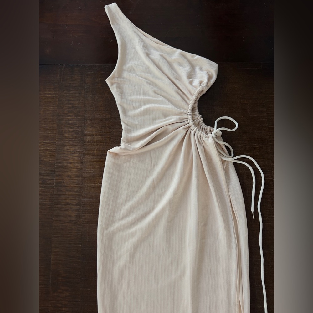 Medium Maxi Cut-Out Cream Dress